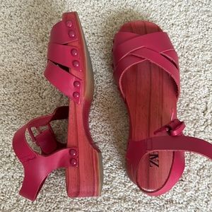 Zara kids sandals - size 30 in EU/12.5 in US. Wooden clog heel w/ leather strap